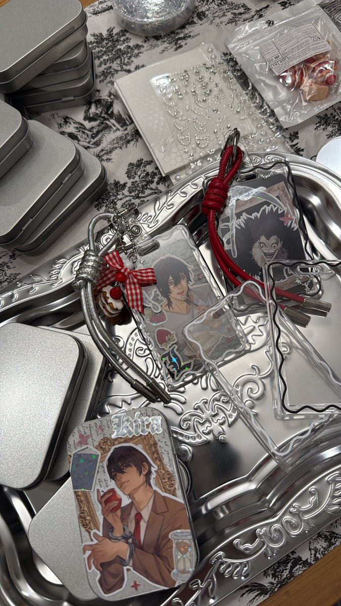 _iamfumi_'s tweet photo. did little #diy using #deathnote sticker I drawn also #tinbox for simple things https://t.co/pSe5TkQB70
