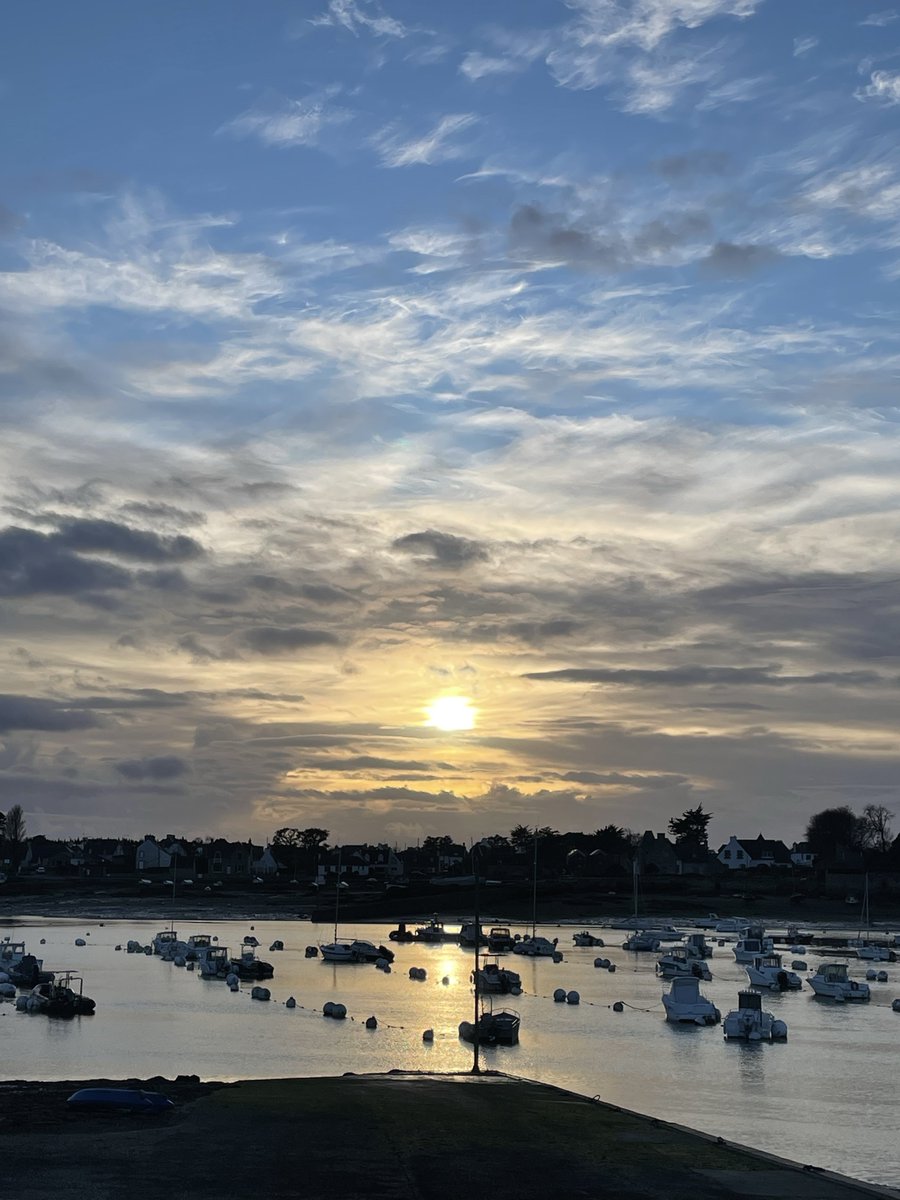 JusteCentriste's tweet photo. Petit clin d’œil en direct … les Vedettes au repos , Vive la #Bretagne 
@Polexandre https://t.co/rEVOqdBKqY