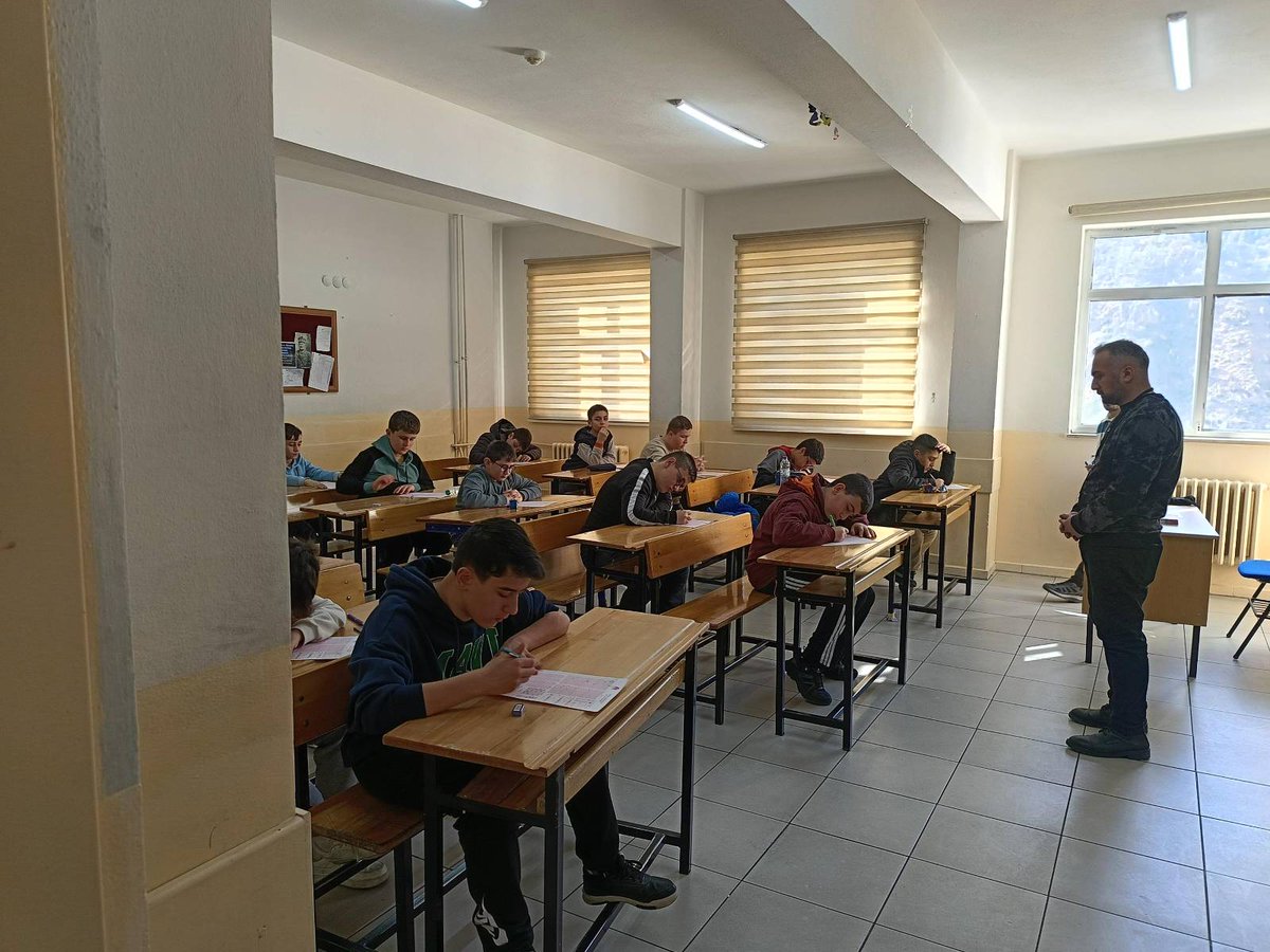 psevdalilari29's tweet photo. Bir sevda düşün; asırlardır diri, gönüllerde canlı…
Muhammedî sevda yine kalplerle buluşuyor.
#OnuOkuOnuYaşa
#gümüşhane https://t.co/PeAfLwRq1f