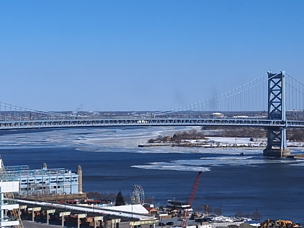 phunnyphilly's tweet image. River wooder ice! 

#SeenInPhilly #DelawareRiver