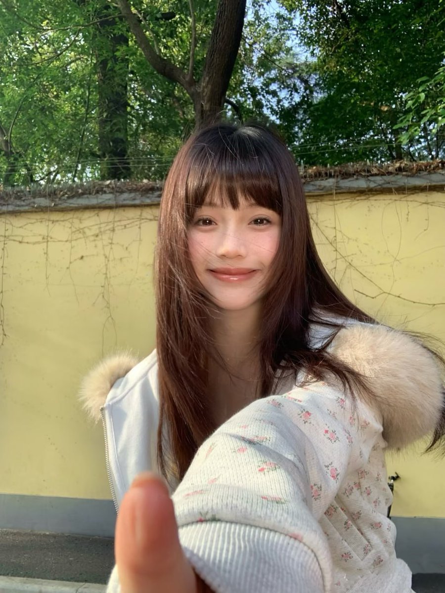 SuperGin0423's tweet photo. 晚安安啦~最近哥哥們都好忙呀
忙著加班  忙著尾牙  忙著出國
感覺大家的生活都很忙碌充實
馬上就要過年了  
津津終於可以跟大家一樣
有了自己的小小假期 
但是對於一個轉了一整年的旋轉木馬
好像並沒有想象的開心~
心裡有種說不出來的感覺  五味陳雜
不知道大家是不是和津津一樣
越長大越孤單 越不快樂 https://t.co/nO0UoaUQre