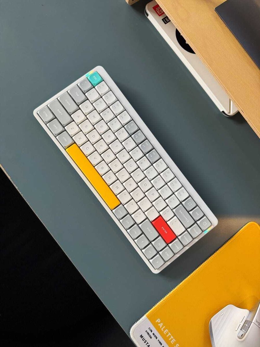 makerstations's tweet image. Creative Workspace of a UI Designer 🧑‍💻