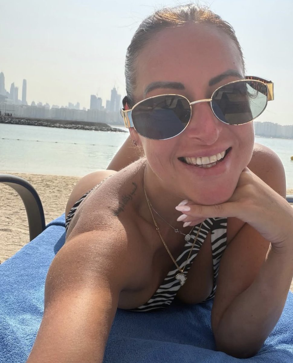 Amy Barton tweet media