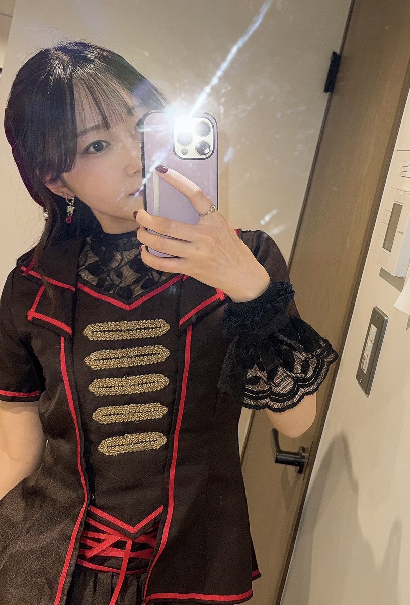 お別れと思ったら寂しいから最後の日も
"きっとまた会える"って信じて終わった

2年越しに会ったら
想像よりはるかに愛おしく感じて
もっと続けばいいのにな、と思って
また少し寂しくなったけど
ライブっていつもこんな感覚だったなと
思い出した

僅かな時間が一生のお守りになる

ありがとう♡
