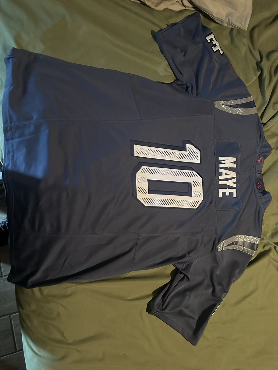 Got my 50 dollar jersey from China. I know the collar and stars are wrong but I’m super happy for 50 bucks. <a href="/MerchMisfires/">MerchMisfires</a> <a href="/End_Fanatics/">End Fanatics</a>