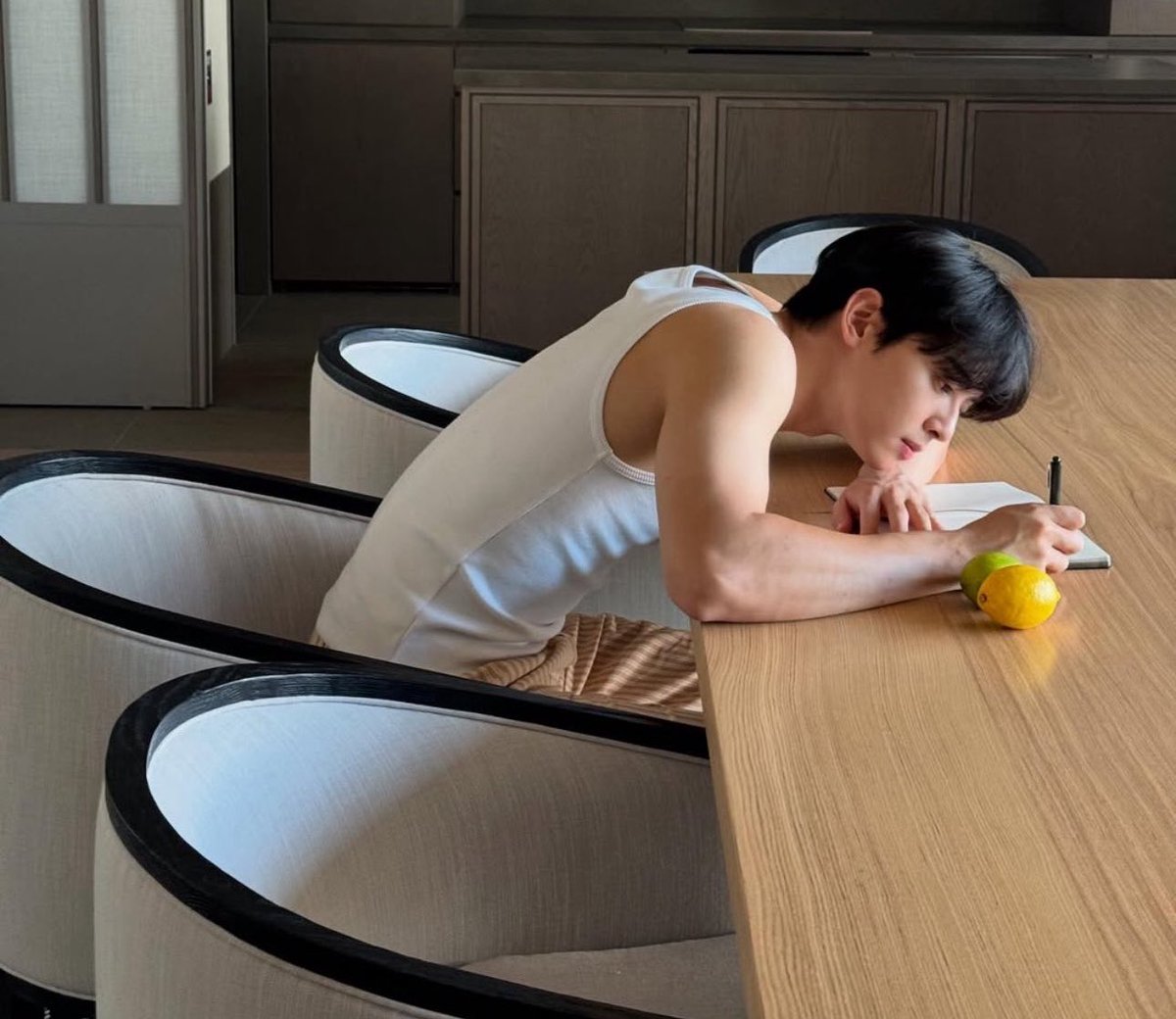 niruao's tweet image. How can someone be this attractive?