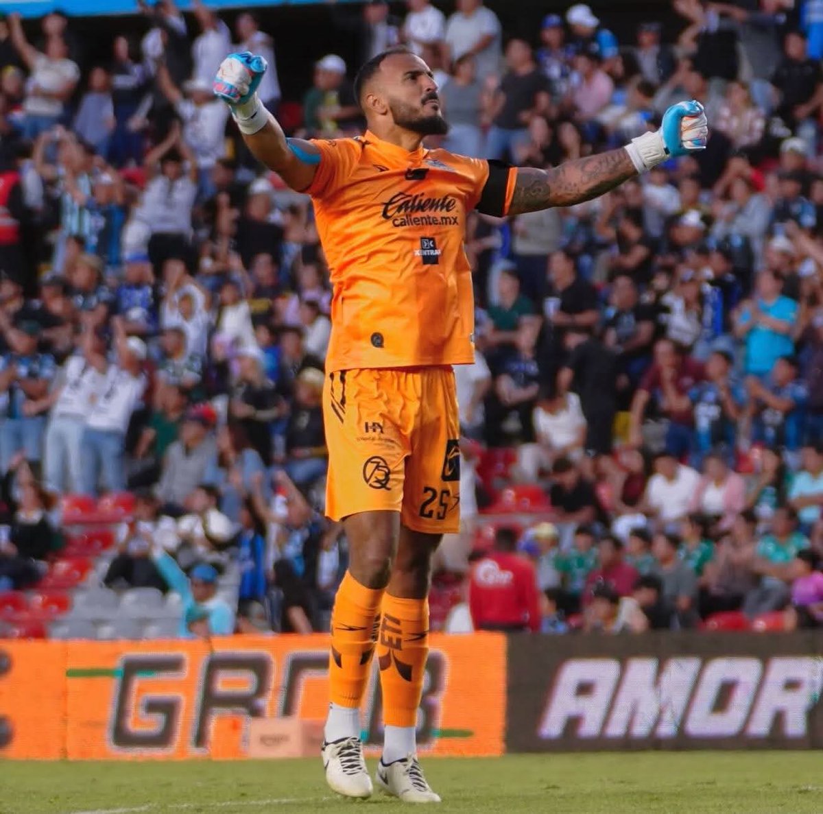 Dirán lo que quieran pero este cabron saca dos de gol mínimo por cada partido.

Chingon che Allison