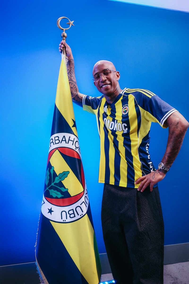 talisca_aa's tweet photo. Fenerbahçe ile iki yıl daha devam edeceğim için çok mutluyum. Taraftara, yönetime ve kulüp çalışanlarına güvenleri için teşekkür ederim. Odağım ve zihniyetim aynı: çok çalışmak ve kupalar kazanmak. Hadi Fenerbahçe! 💛💙 https://t.co/gCfEYZvFhr