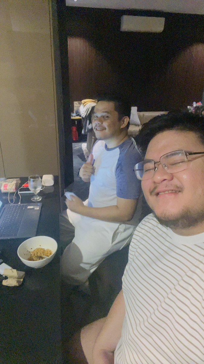 May bumisita para makitrabaho. Ahaha