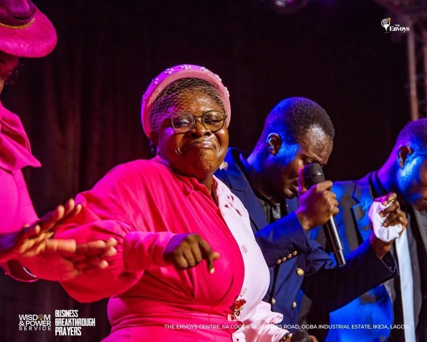 rccgtheenvoys's tweet photo. 🎼 Anchor of my strength, lover of my soul. Jesus you are enough
🎼I go jijo for Jesu, I go jijo for Jesu.
🎼 Holy Ghost in my body, it’s the Holy Ghost Something.
©️ Living Waters Worship
#RCCGTheEnvoys
#WealthcreationService
#UpgradeService
#PDaniel https://t.co/DRvhFYi8nR