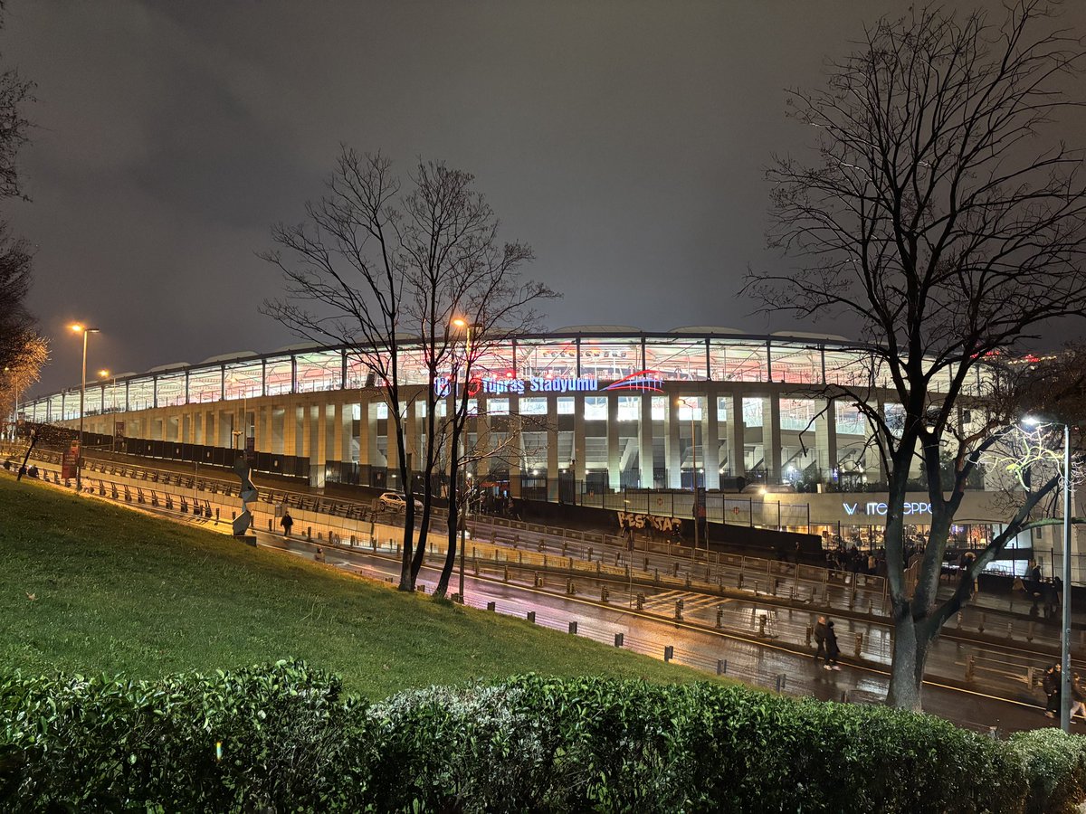 ßen (P) tweet media