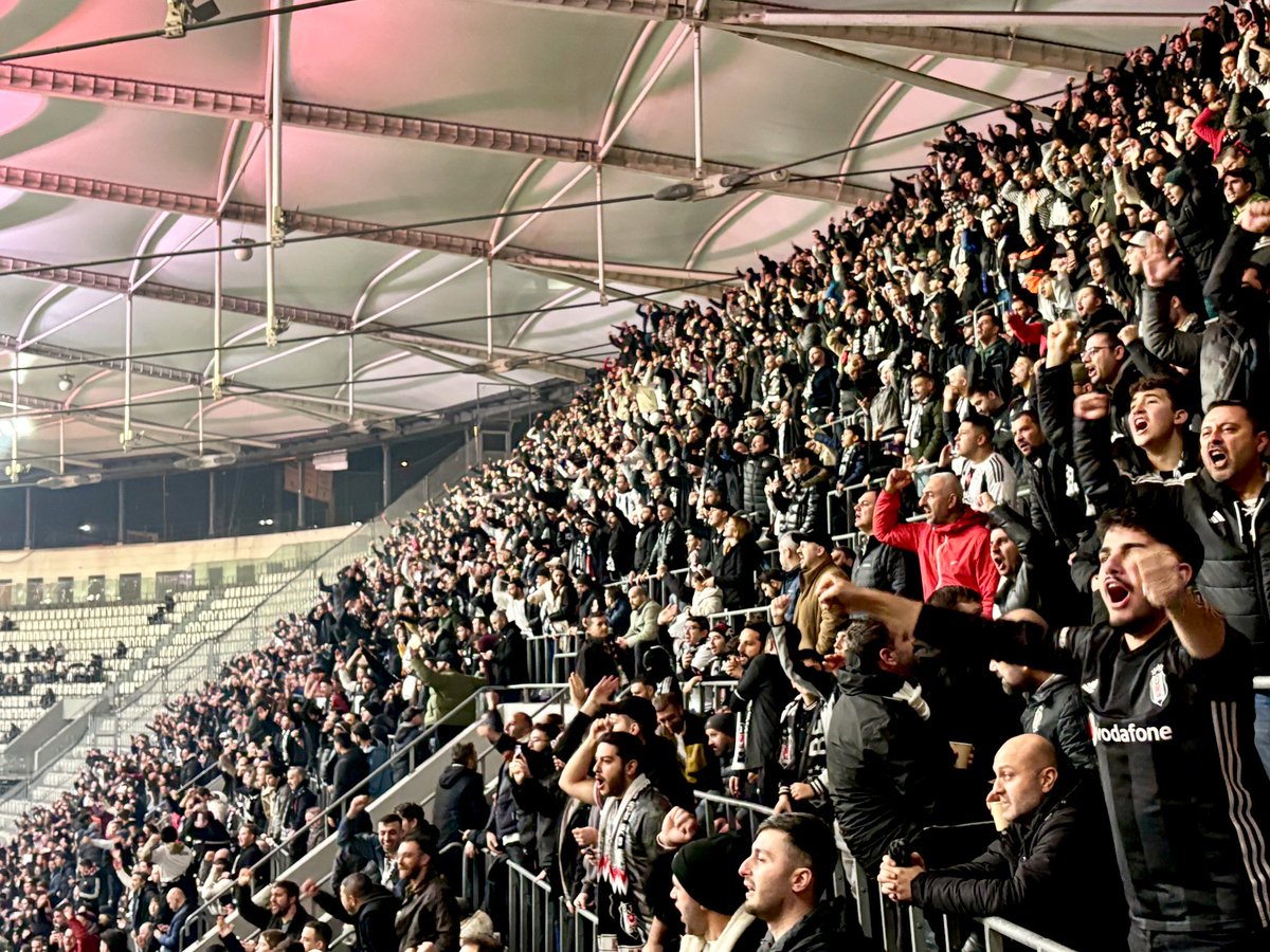 ßen (P) tweet media