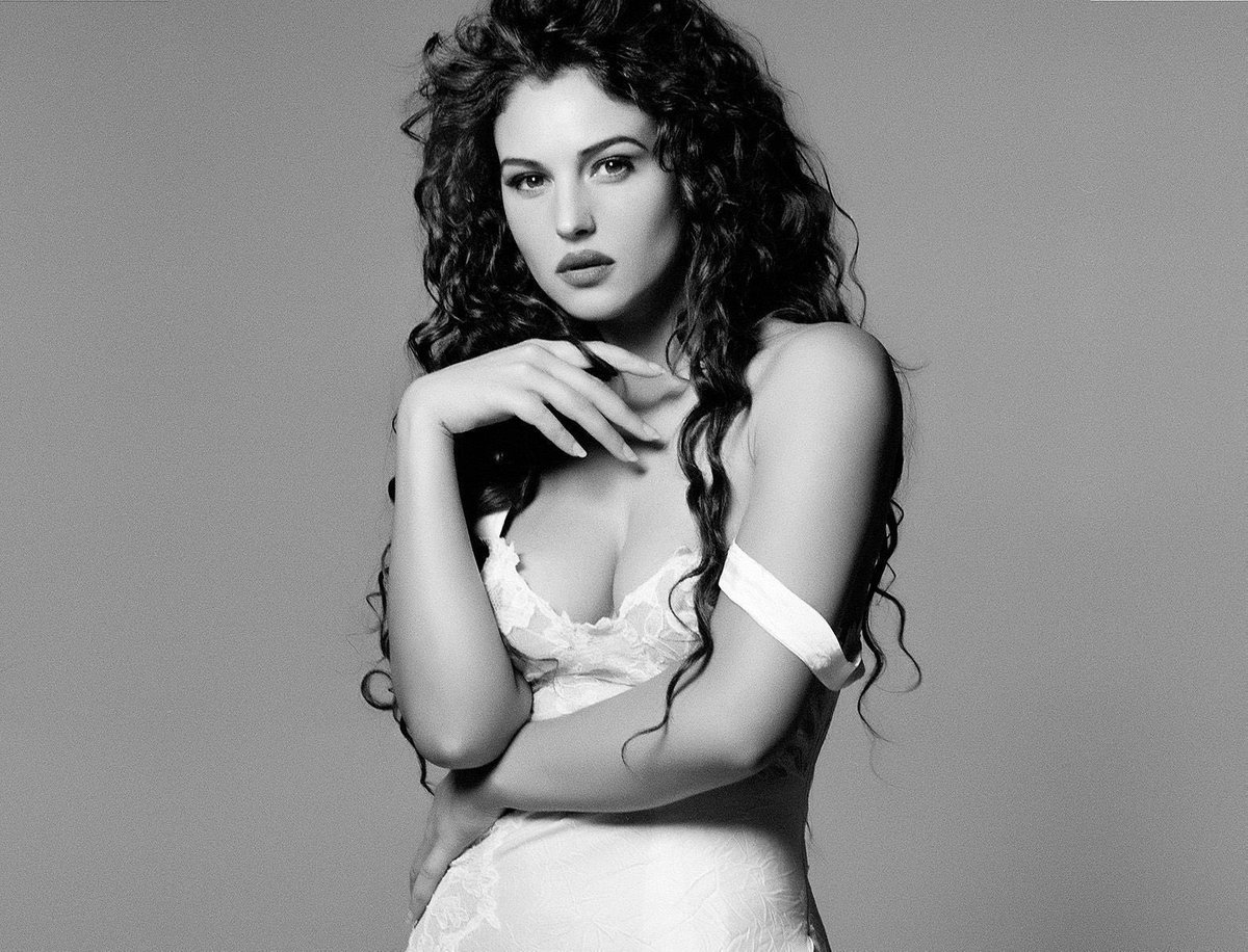 virgoessence's tweet photo. Monica Bellucci photographed by Roberto Orlandi, 1994 https://t.co/xgu5vwOIbc