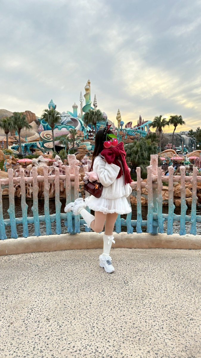 02_menon's tweet photo. お兄様とディズニー行ってきた🐭🍒 https://t.co/VlPcu0ae6b