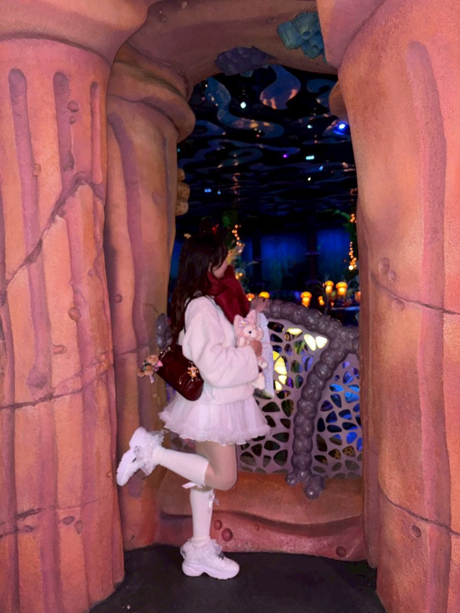 02_menon's tweet photo. お兄様とディズニー行ってきた🐭🍒 https://t.co/VlPcu0ae6b