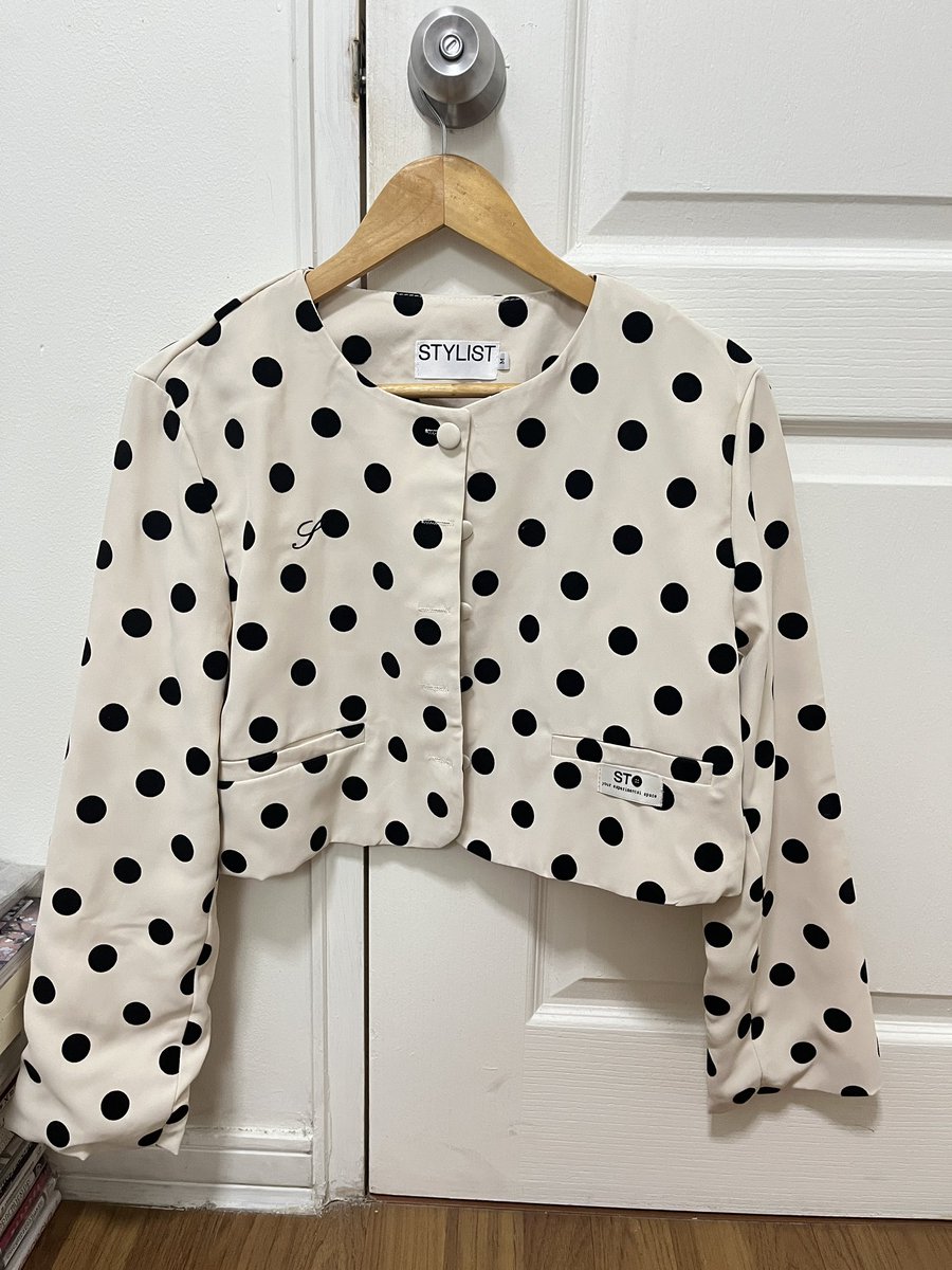 Mook____Mook's tweet image. 👔ส่งต่อ blazer ค่าส่งเหมา 40฿

- Moonlight Blyka จาก Stylist_shop 700 จาก 990 ไม่เคยใส่
- Cara Blazer จาก everymay.shop 500 จาก 690 ใส่ครั้งเดียว

#ส่งต่อเสื้อผ้า #ส่งต่อเสื้อผ้ามือสอง #เสื้อผ้ามือสอง #โล๊ะตู้ #โล๊ะตู้เสื้อผ้า #ส่งต่อstylist #ส่งต่อeverymay