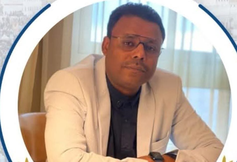 هذا إعلامي وليس قيادي والمساس فيه معناه المساس بكرامة وحرية الحضارم والجنوب لن نسمح .
كان فتحي بن لزرق وسالوه وغيره من الاعلاميين وناشطين شغالين ليل نهار ضد المجلس الانتقالي الجنوبي في كل محافظات الجنوب ولا أحد كان يعترض هم او يمس كرامتهم او يعتقلهم..