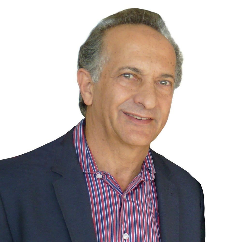 MarkDeReborn11's tweet photo. La familia Kalach (judíos) fueron los principales sponsors de Sheinbaum. La empresa de este magnate (Adolfo) produce todos los chalecos de los siervos de la Nación a nivel nacional. Wake up. https://t.co/UtqAoXsepH