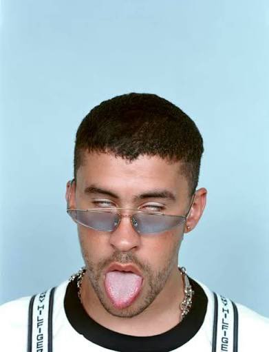 Bad Bunny, el sin voz mediocre basura, critica a Estados Unidos, le tira a Trump, repite el libreto antiamericano… pero cuando llega el Super Bowl, el escenario más poderoso del entretenimiento en USA, ahí sí no hay problema.

Ahí sí no hay imperialismo, ni capitalismo salvaje,