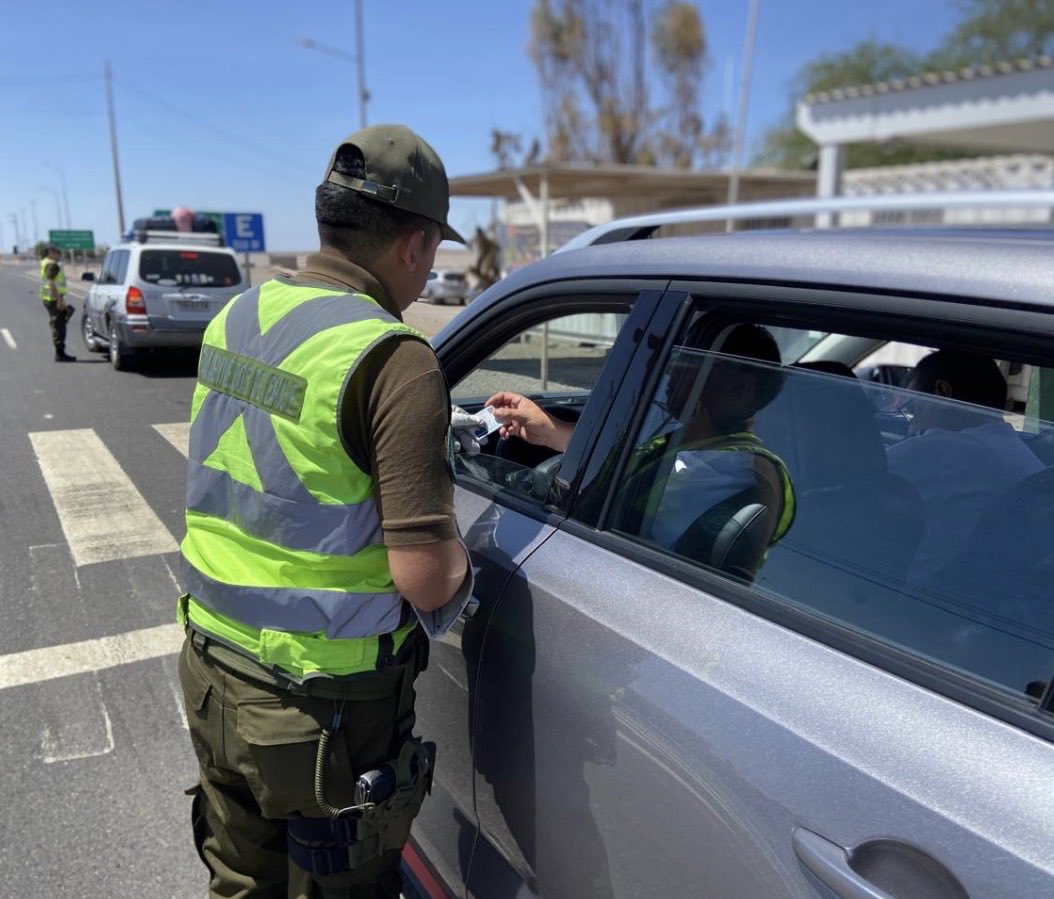 🚨 Carabineros de la Subcomisaria #Huara y la Tenencia #Quillagua se mantienen desplegados en distintos puntos de la Ruta 5 Norte realizando controles vehiculares y de identidad , verificando documentación y contribuyendo a la prevención en la ruta 
#Carabinerosdetodos