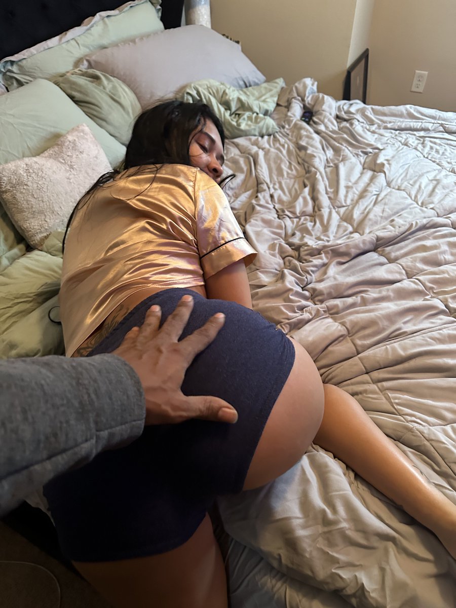 Traviesaababyy's tweet photo. If your girl sent you this would u get jealous? 

Sale 🌽 ⭐️ https://t.co/CAcmryDnVs https://t.co/xmFttUo6Dj