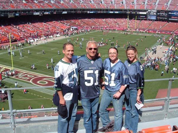 Dizzigrl77's tweet photo. Throwback to my first game in SF back in 2007, representing @LofaTatupu51 and @Hasselbeck!!! @Seahawks 
Go Hawks!!! 💙💚 https://t.co/pF0WNAXDTb