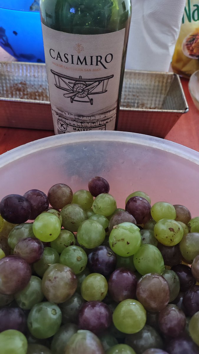 La ventaja de vivir en una provincia viñatera. 
Podes tener ésto en tú mesa todos los días sin necesidad de sacarte fotos vestido como gaucho de lino.