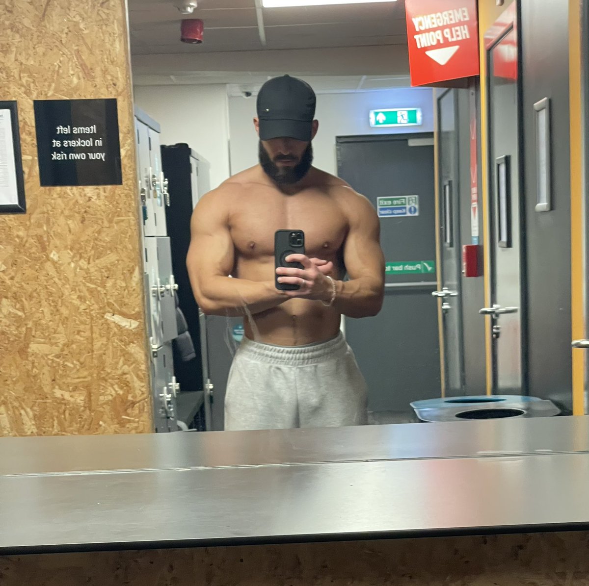 King Leonidas tweet media