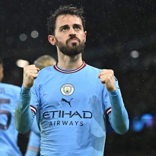 <a href="/bt3/">عمرو</a> أقسم بالله لاعب كبير لاعب عظيم كورته نظيفه يعرف يستلم تحت الضغط أقسم بالله بيرناردو لاعب من الزمن الجميل 😪🔥