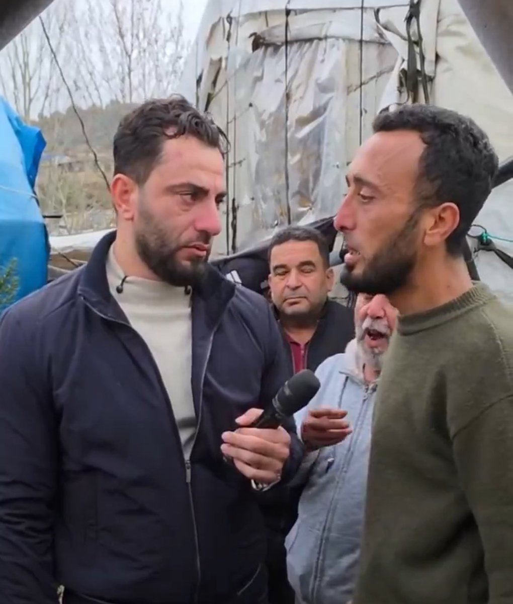 m13rabie's tweet image. Das #Hochwasser hat viele Zelte oder kleiner Häuser überflutet bzw. zerstört!Die Menschen frieren da draußen. Die Behörden versuchen alles mögliche zu unternehmen, um ihnen einen neuen Zuflucht zu gewähren, bis der Wiederaufbau ihrer Zuhause beendet wird! #Idlib #latakia