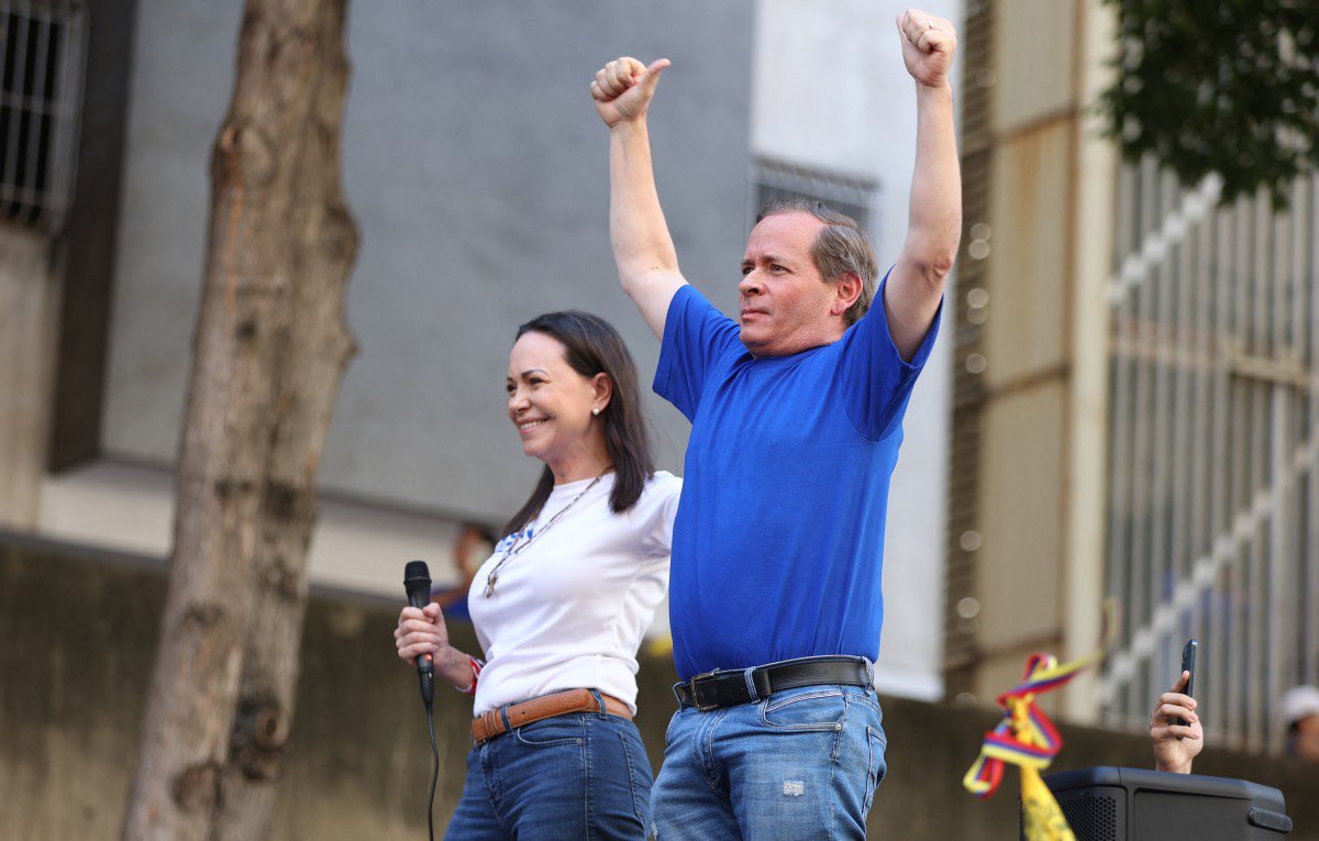 OrlvndoA's tweet photo. #AHORA | Fue excarcelado el valiente líder opositor, Juan Pablo Guanipa, tras casi un año de secuestro por parte del régimen. https://t.co/4wpe2rCZ0x