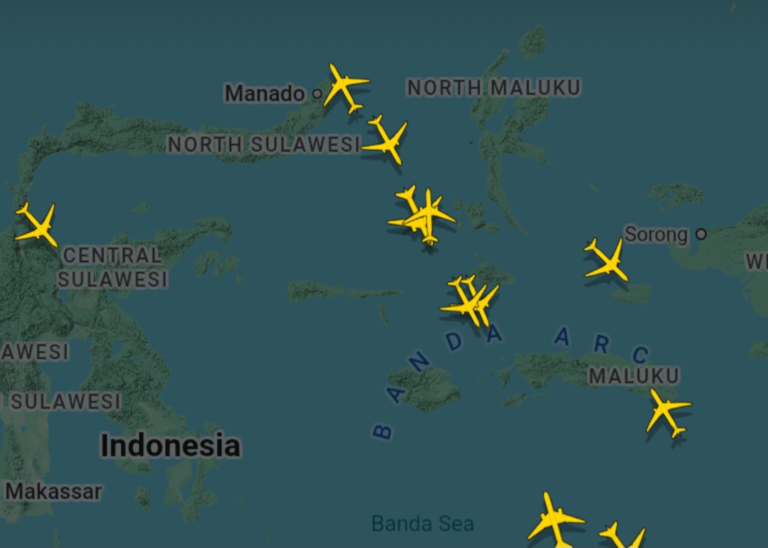 lin_pyt's tweet photo. Di langit yng sama tapi dunia sibuk bekerja https://t.co/kgGg16jr3t
