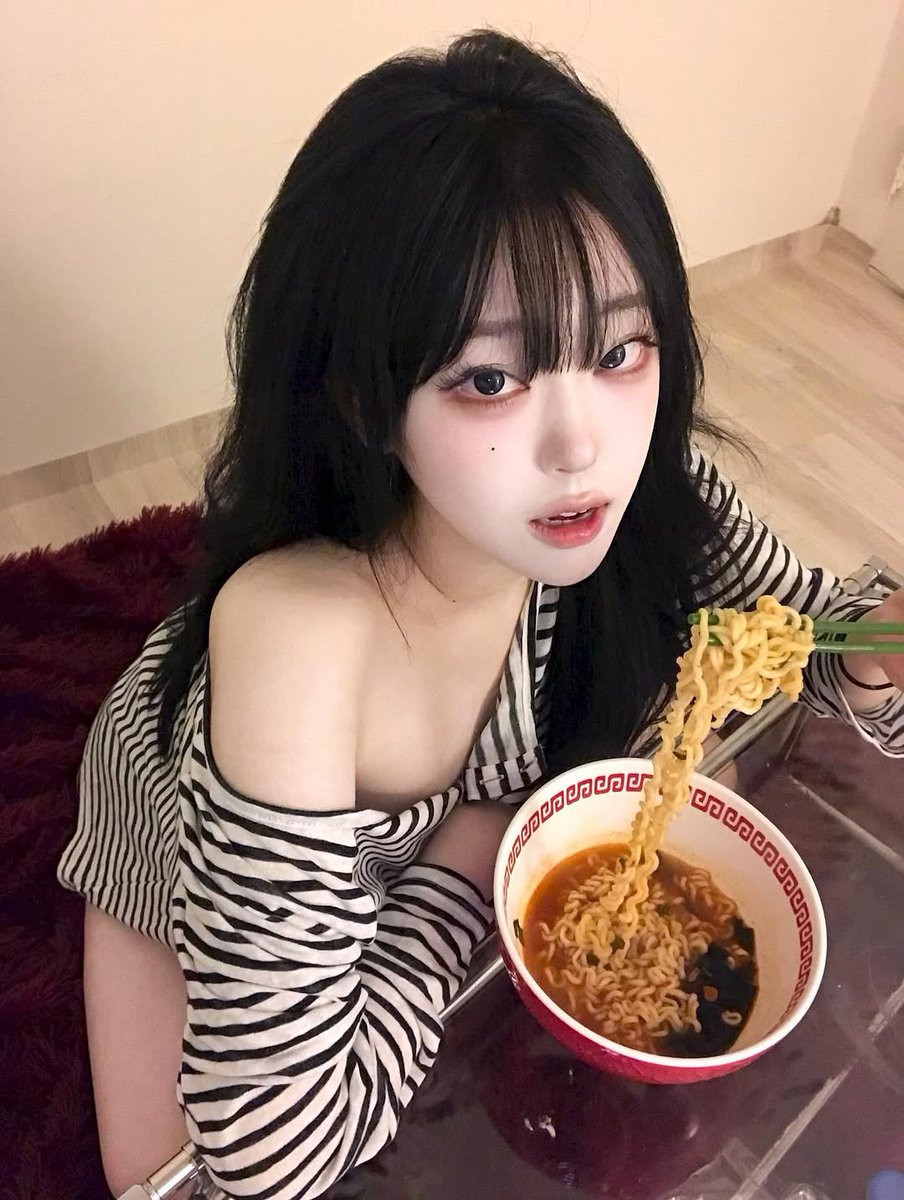Ssoo4135844's tweet photo. I want cumloads on my face 💦🍜🍥 https://t.co/gJd9ShvAtC