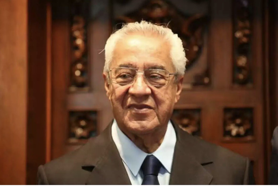 Este día, don Guillermo Pacheco Pulido cumple 93 años de edad. Y lo hace en perfecto estado de salud. Su memoria sigue siendo lúcida. Pocos como él pueden decir que han tenido una buena vida tanto en lo familiar como en lo político. Muchos perdieron a sus familias porque la