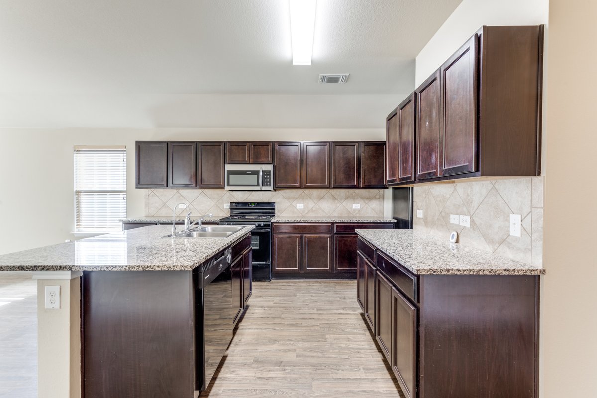 Esmeralda McGee eXp Realty tweet media