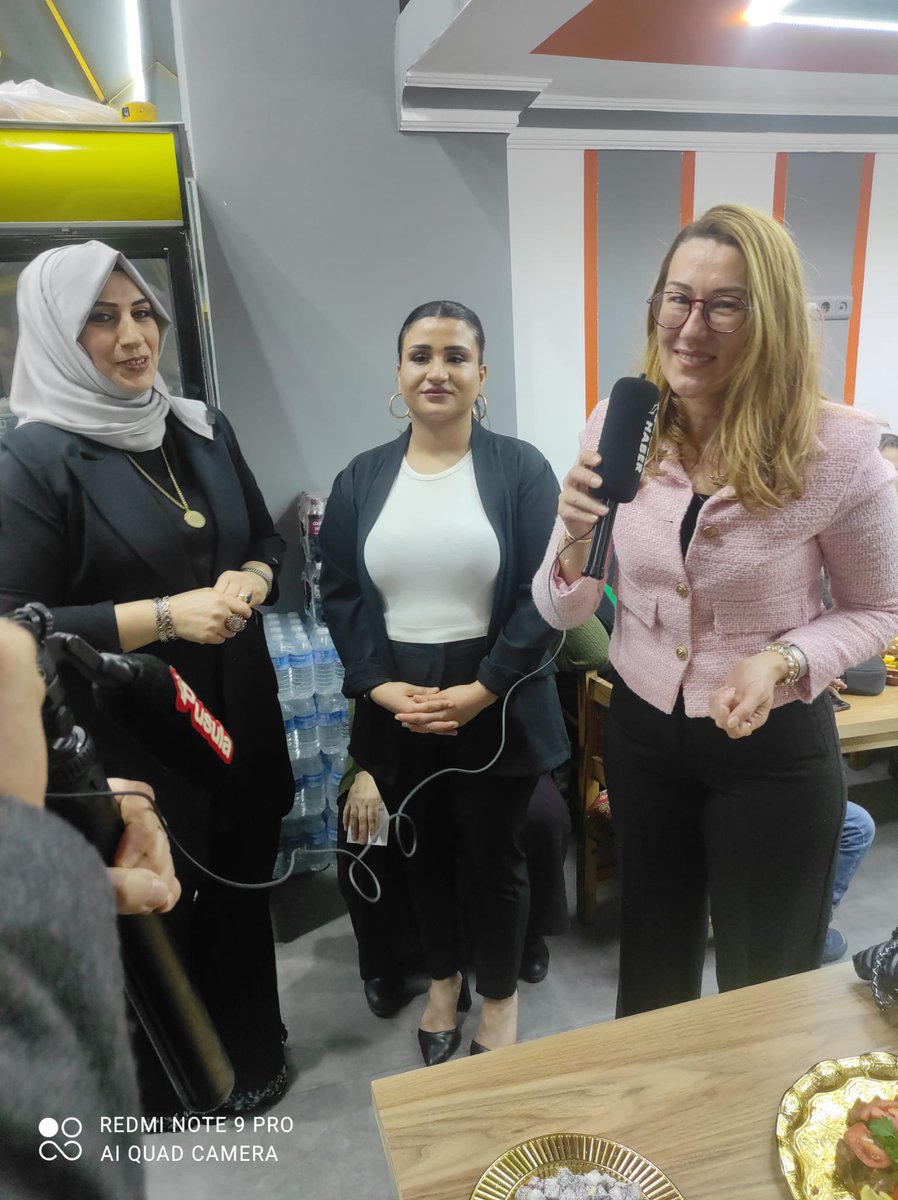karadagyesim's tweet photo. Kadın emeğinin, cesaretinin ve üretim gücünün en güzel örneklerinden birine daha tanıklık ettik.

Kadın girişimci Sevda Çoban hanımefendinin @hasyoremCa Has Yörem Çiğ Köfte ailesine eklediği yeni halka olan Fatih şubesinin açılışını büyük bir gururla gerçekleştirdik. Genel başkanımız @Ahmet_Davutoglu nun selamlarını ilettik. İstanbul İl Kadın Kolları Başkanımız @Aynurtatlii ve kıymetli yönetimi de bu anlamlı günde bizlerle birlikteydi.

Kadınların ekonomide daha güçlü yer alması, sadece bireysel başarı değil; toplumsal kalkınmanın da anahtarıdır. Emekle büyüyen her kadın girişimi, başka kadınlara da ilham olur.

Yeni şubenin hayırlı olmasını diliyor, Sevda Hanım’a ve tüm ekibine bol bereketli, kazançlı ve sürdürülebilir başarılar temenni ediyorum. 
@GelecekPartiTR @gelecekkadinplk @Aynurtatlii