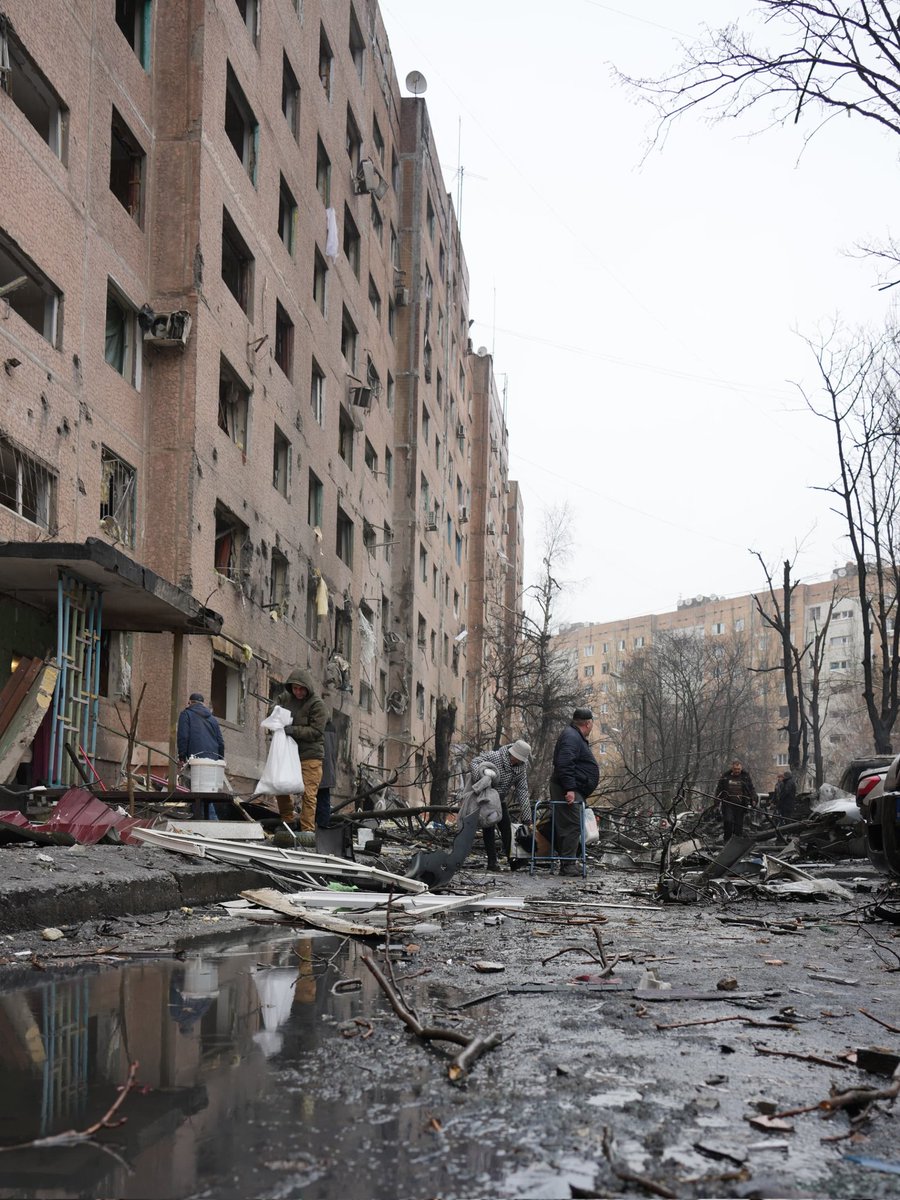 filashkin's tweet photo. 1 killed and 4 injured in a morning Russian strike on Kramatorsk.

Damage: 20 apartment buildings, 3 administrative buildings, an infrastructure facility, and 20 cars. 

Every Russian crime is documented. Accountability will follow. https://t.co/ctrjreLfgH