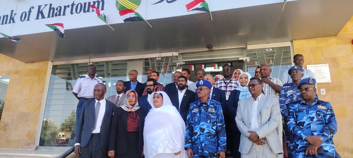 bankofkhartoum's tweet photo. "عودة نبض الاقتصاد لمدينة #بحري"
​في خطوة تجسد الإرادة والعزيمة، بنك الخرطوم يشغل رسميًا فرع #سعد_قشرة بعد توقف دام قرابة 3 سنوات بسبب الحرب، حيث خضع لعملية ترميم وتأهيل. 

شهدت احتفائية إعادة الافتتاح حضورًا كريمًا تمثل في معالي وزير الصناعة والتجارة، الأستاذة/ محاسن علي يعقوب، https://t.co/SkAP8RLLng