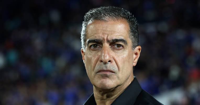 exponsista_'s tweet photo. Se bajó hasta el sueldo para llegar a la U, tenia intenciones de llegar, CON PASOS EN EQUIPOS INTERNACIONALES Y DIRIGIENDO A UN EQUIPO CAMPEÓN DE LIBERTADORES, pero prefirieron traer a un DT de chile que no ganó nada, y hoy eso esta dando sus frutos, excelente trabajo.

#VamosLaU https://t.co/etgoY78R2I
