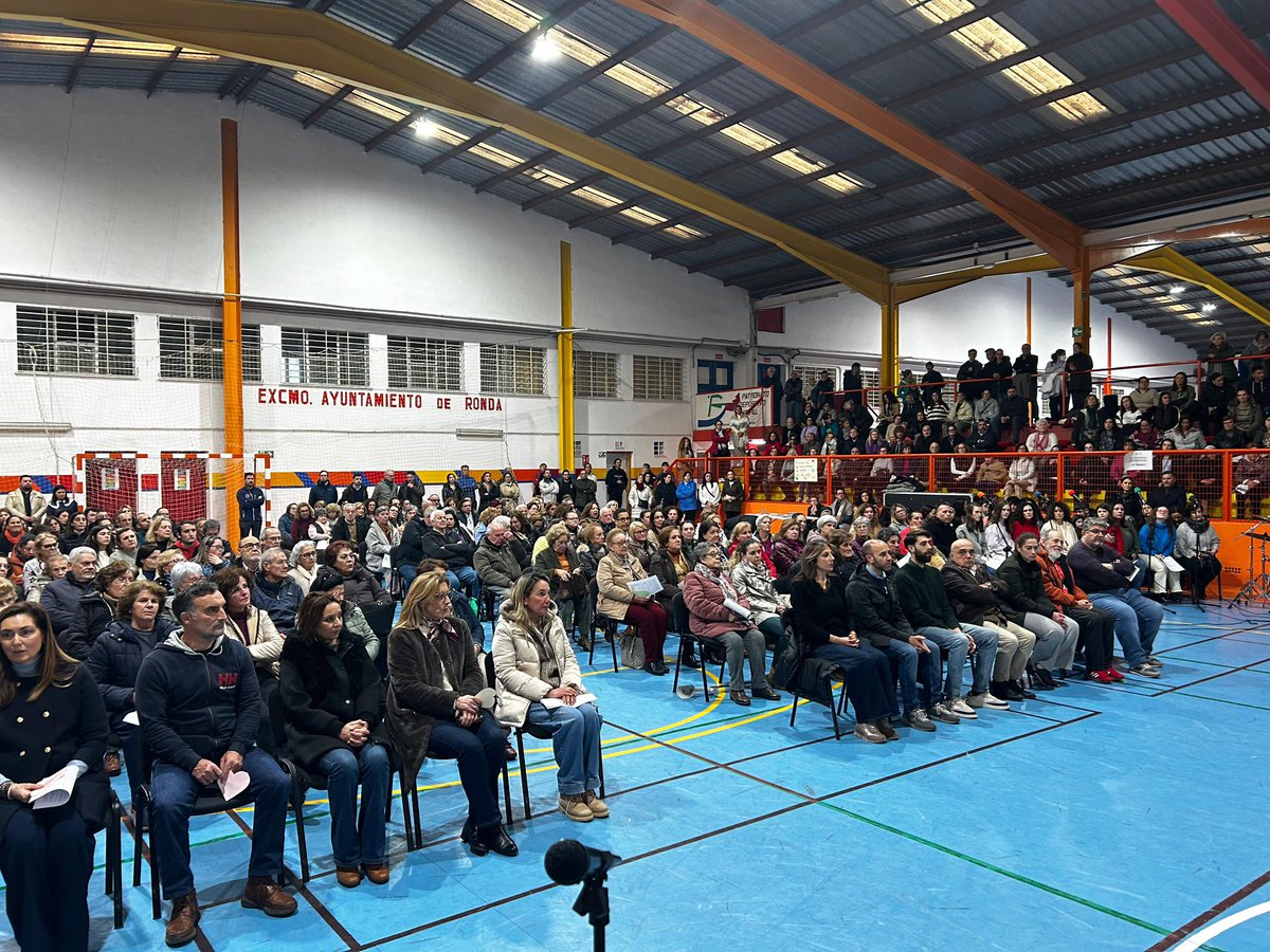 charrytv's tweet image. Vecinos de Grazalema pidieron la celebración de una eucaristía hoy en el polideportivo El Fuerte. Se está oficiando en estos momentos con párrocos de este municipio y de Ronda.