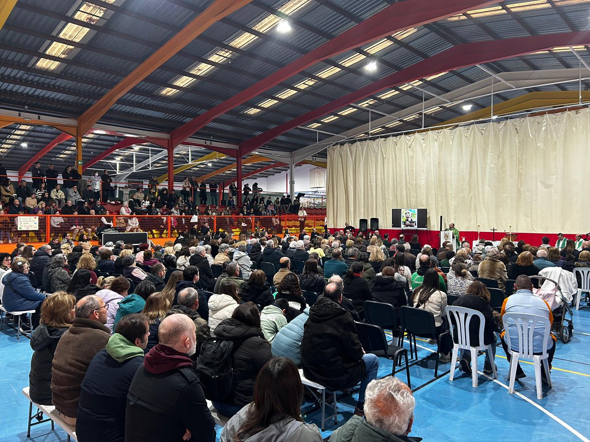 charrytv's tweet image. Vecinos de Grazalema pidieron la celebración de una eucaristía hoy en el polideportivo El Fuerte. Se está oficiando en estos momentos con párrocos de este municipio y de Ronda.