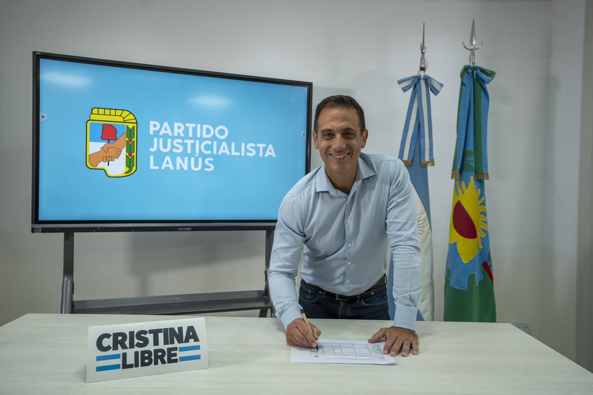 Firmé en unidad mi candidatura para presidir el PJ Lanús, con el compromiso y la responsabilidad política de seguir trabajando en la construcción de un espacio plural que fortalezca la representación de la militancia peronista de Lanús. 

Desde el peronismo lanusense queremos a