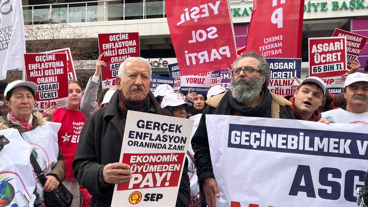 Asgari Ücrete Martta Yeniden Zam demek için bugün İstanbul, Ankara ve İzmir’de meydanlardaydık! 

Asgari ücretliler ocak ayında yedi gün; vergi, kesinti ve enflasyon için çalıştı! 

Açlık sınırının altında kalan asgari ücret erimeye devam ediyor. 

Mücadele başlıkları belli; 

📌