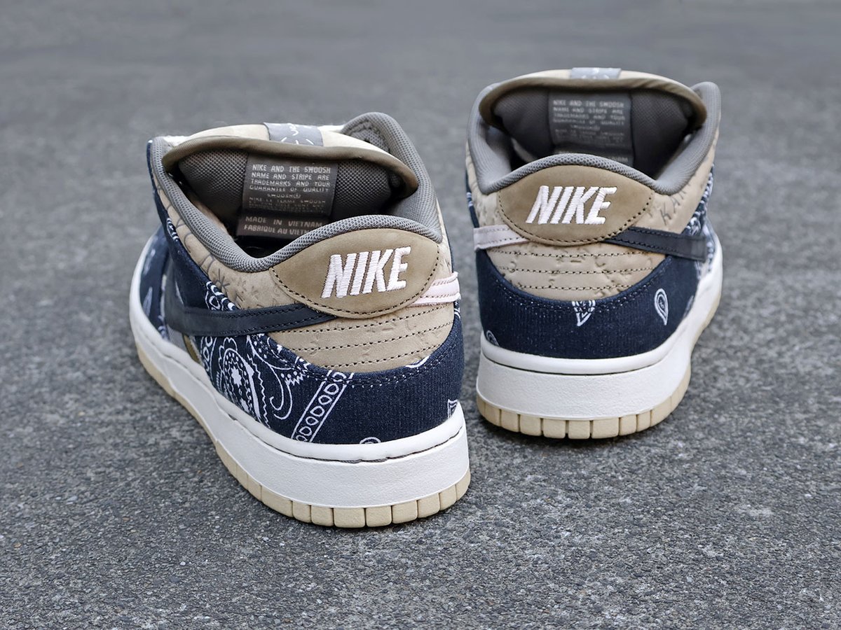 SB DUNK LOW PREMIUM QS 