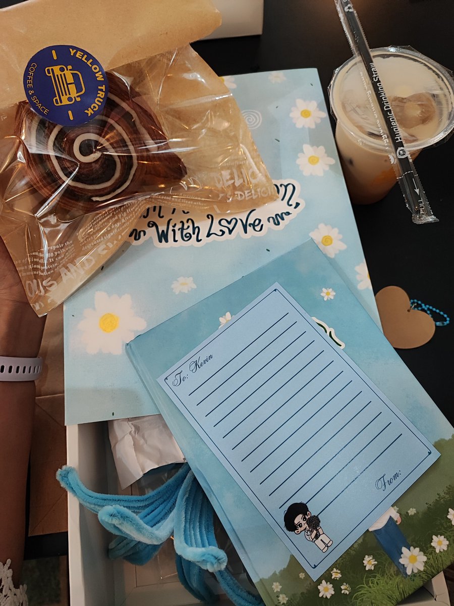 🦋𝕭 tweet media