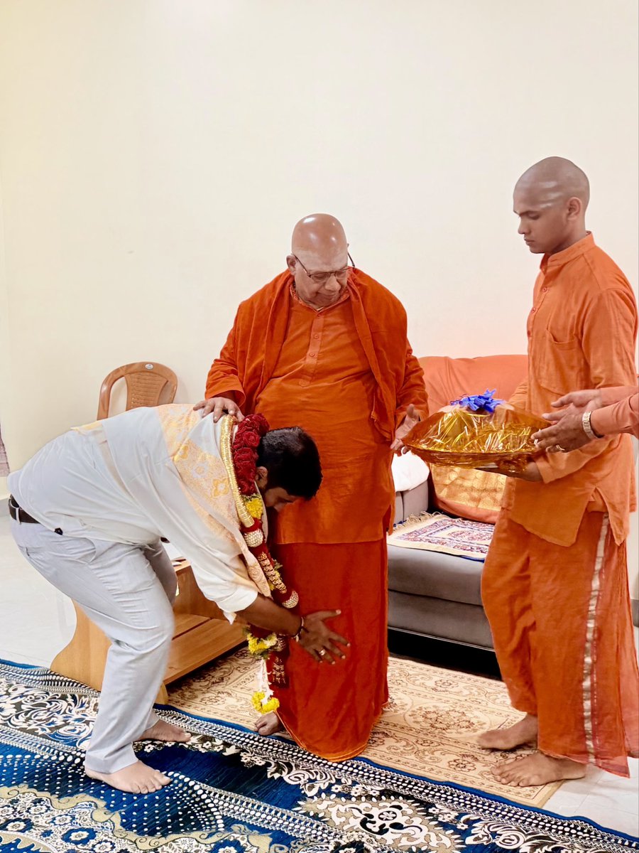 gdharishgowda's tweet photo. ಬರಡನಪುರದ ಶ್ರೀ ಮಹಾಂತೇಶ್ವರ ಮಠದ ಪರಮಪೂಜ್ಯ ಲಿಂಗೈಕ್ಯ ಶ್ರೀ ಶ್ರೀ ಮಹಾಂತ ಸ್ವಾಮಿಗಳವರ 37ನೆಯ ಪುಣ್ಯರಾಧನೆಯಲ್ಲಿ ನನ್ನ ಧರ್ಮಪತ್ನಿ ಶ್ರೀಮತಿ ವರ್ಷ ಹರೀಶ್ ಗೌಡರೊಡನೆ ಭಾಗವಹಿಸಿ ಶ್ರೀ ಪರಶಿವಮೂರ್ತಿಸ್ವಾಮಿಗಳ ಆಶೀರ್ವಾದ ಪಡೆದೆವು
#VarshaHarishgowda #gdharishgowda #hunsur #GDHarishgowdaforhunsur #hunsurdevelopment https://t.co/GDhUVXIHyV