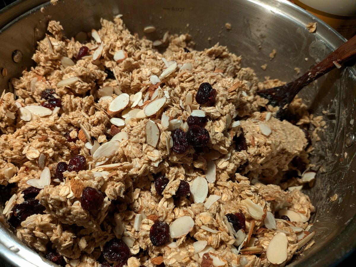 HearthHelm's tweet photo. Super easy, high protein, gut-friendly homemade granola...

I mix a pound of butter, a quart of yogurt, a couple cups of maple syrup, a huge dash of cinnamon, a couple big pinches of sea salt, with 8-15 cups of whole oats (enough to moisten the oats, evenly coating)-continued... https://t.co/oLbn3FAsID