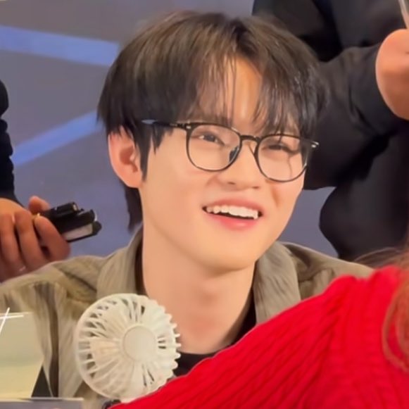 pretty cat boy i love your fangs...