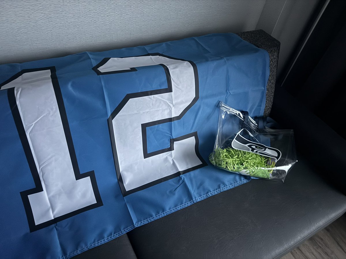 Dee Dee Schneider tweet media