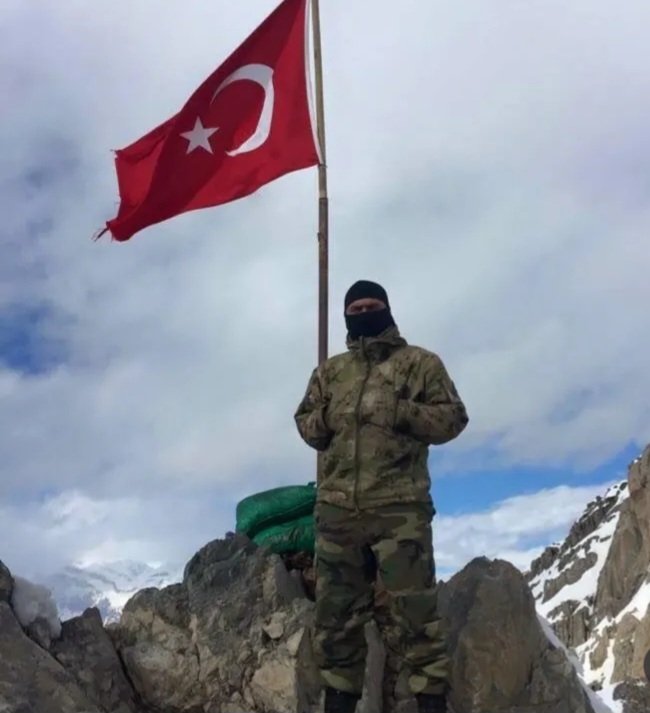 Bayrağımızın Dalgalandığı Her yerde 
Kahraman Güvenlik Korucularımız Var 
#güvenlikkorucuları